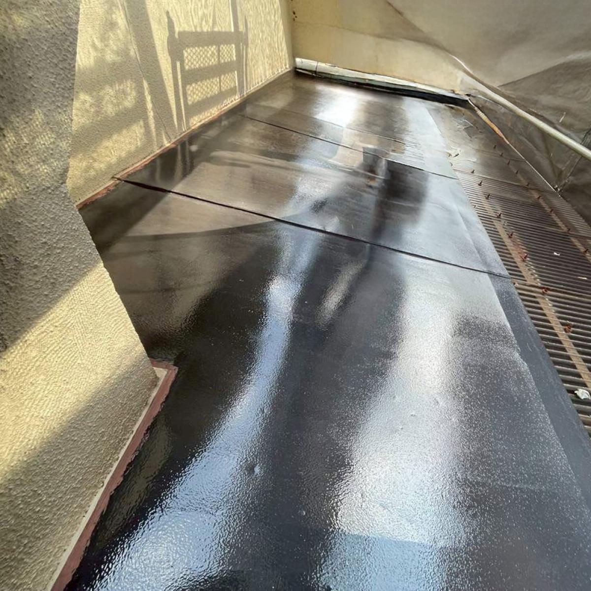 見えない場所こそ、住まいの寿命を左右する｜鉄板屋根塗装工事施工事例