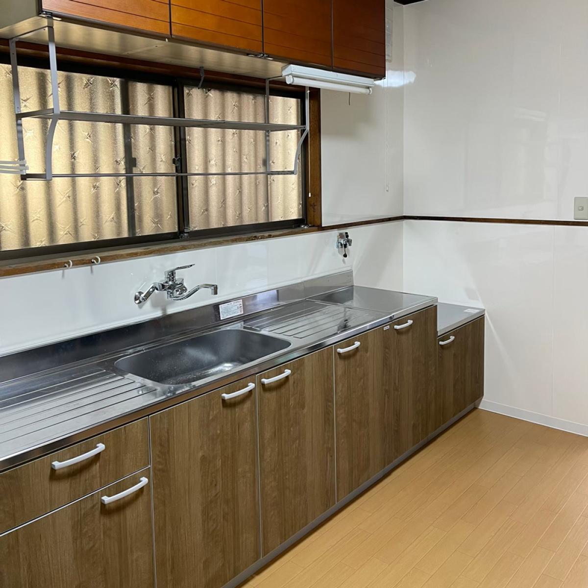 キッチン背面の腐食と水漏れの徹底調査・補修｜水漏れ修繕工事施工事例