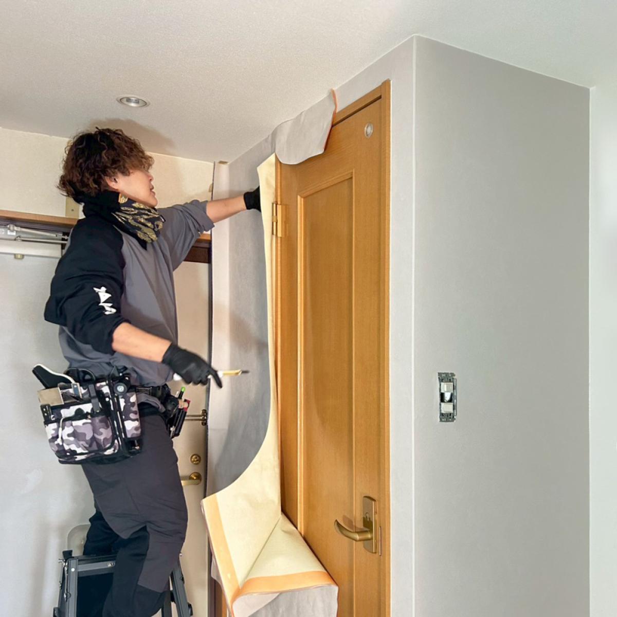 洗面化粧台まわりのクロス貼り替え工事｜下地確認から仕上げまでの内装工事現場レポート