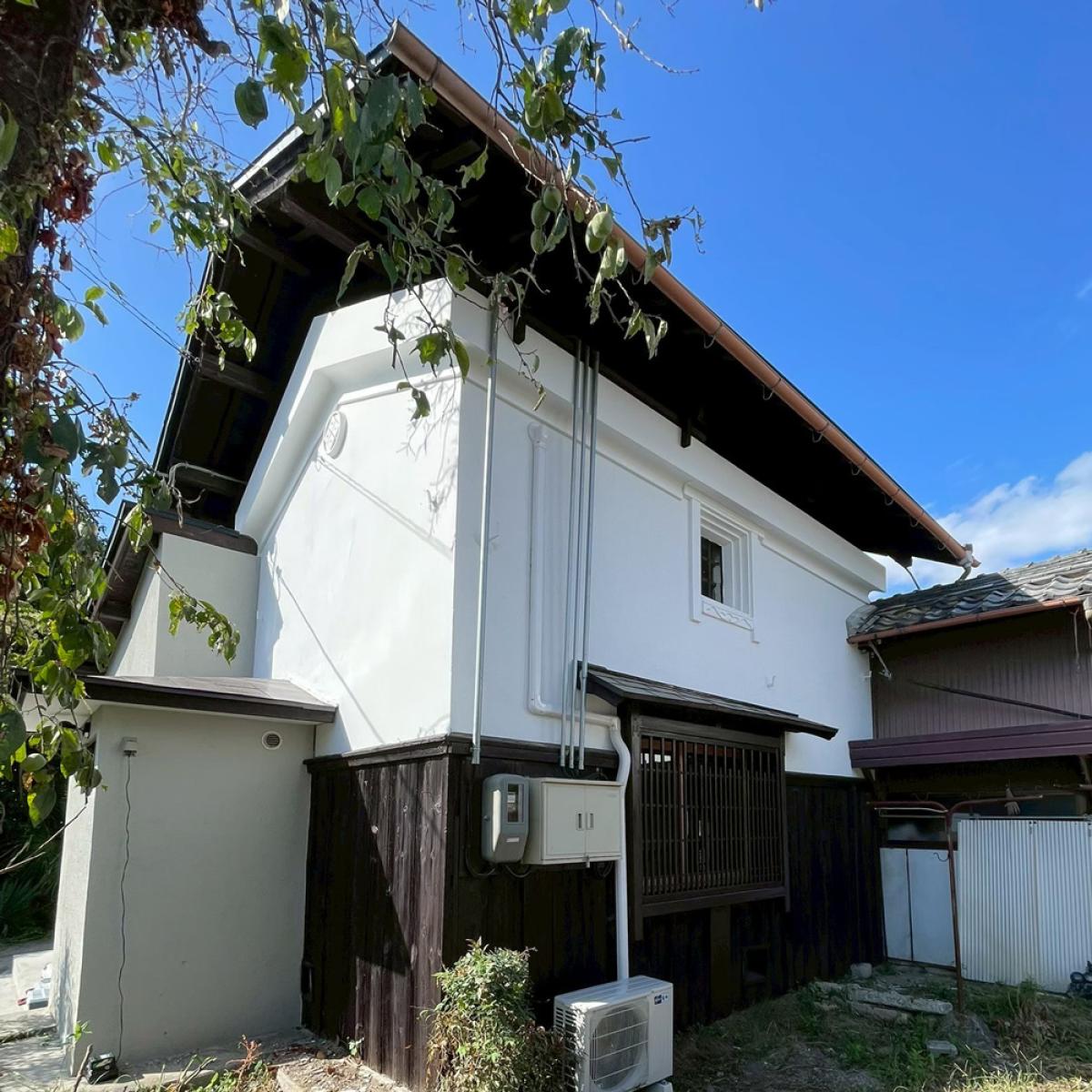 外壁の漆喰が剥がれる原因とは？補修から仕上げまでの施工事例