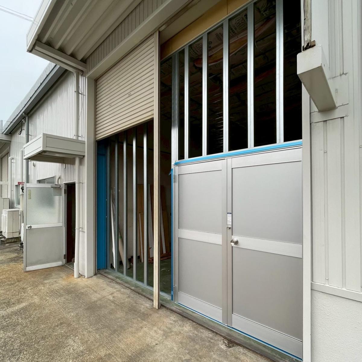 倉庫改修工事②|サッシ・電気配線・配管工事まで|設備工事が建物の使いやすさを決めます